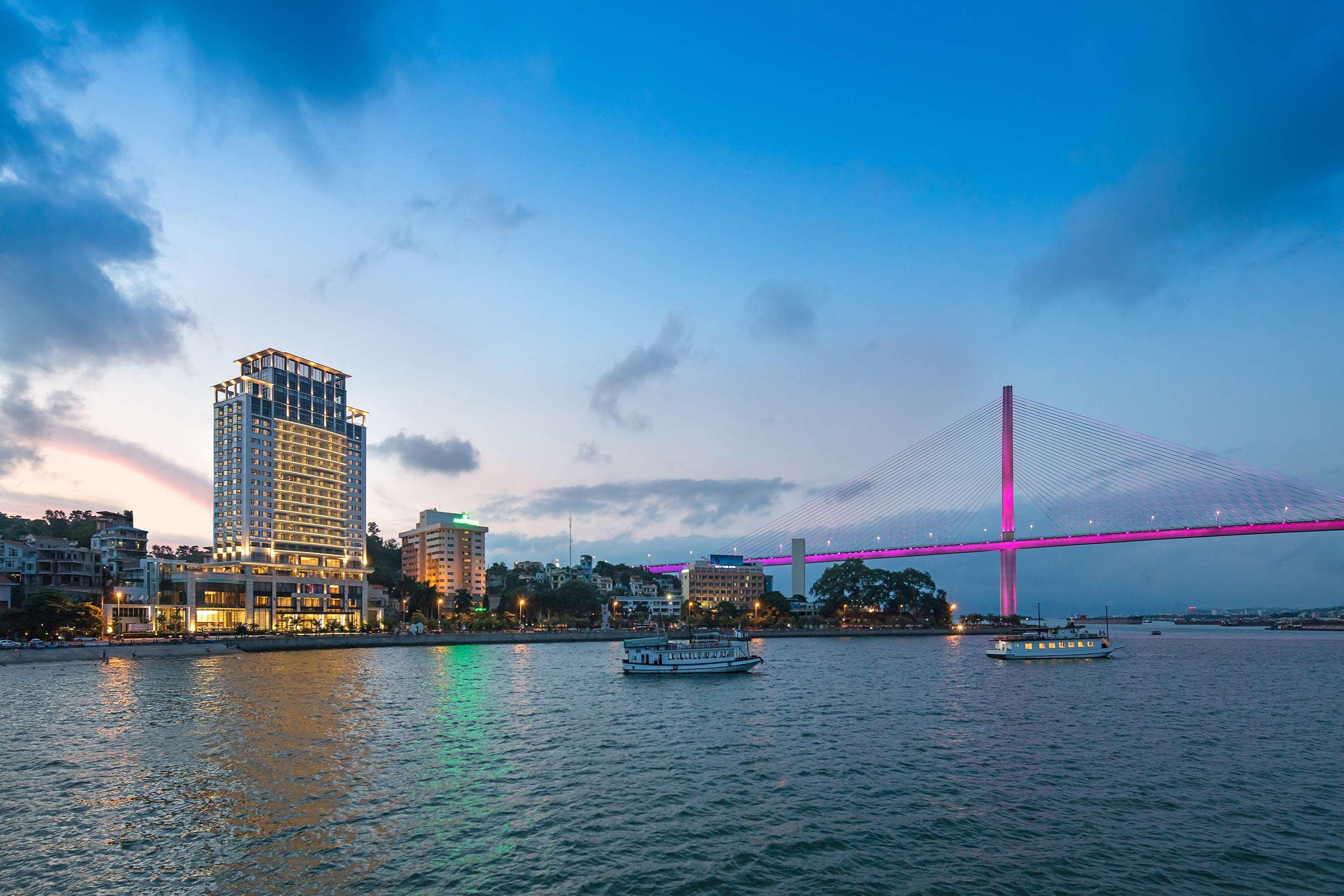 מלון הלונג Wyndham Legend Halong מראה חיצוני תמונה View of the Han River