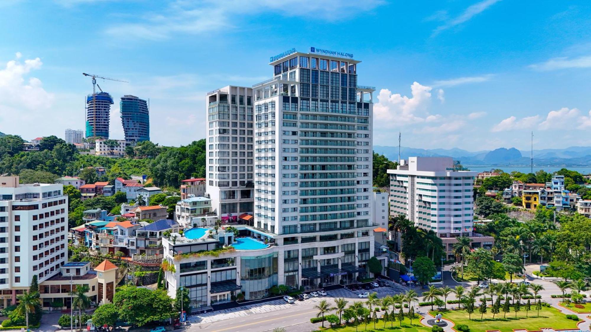 מלון הלונג Wyndham Legend Halong מראה חיצוני תמונה The hotel in 2016